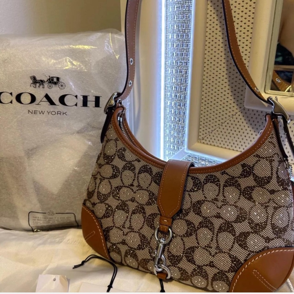 Coach Hamptons Hobo Bag In Crystal Signature Jacquard CW654